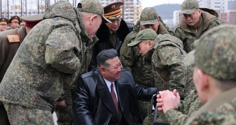 Kim Jong-un recebe militares vindos da Rússia e confirma nove baixas na guerra contra a Ucrânia