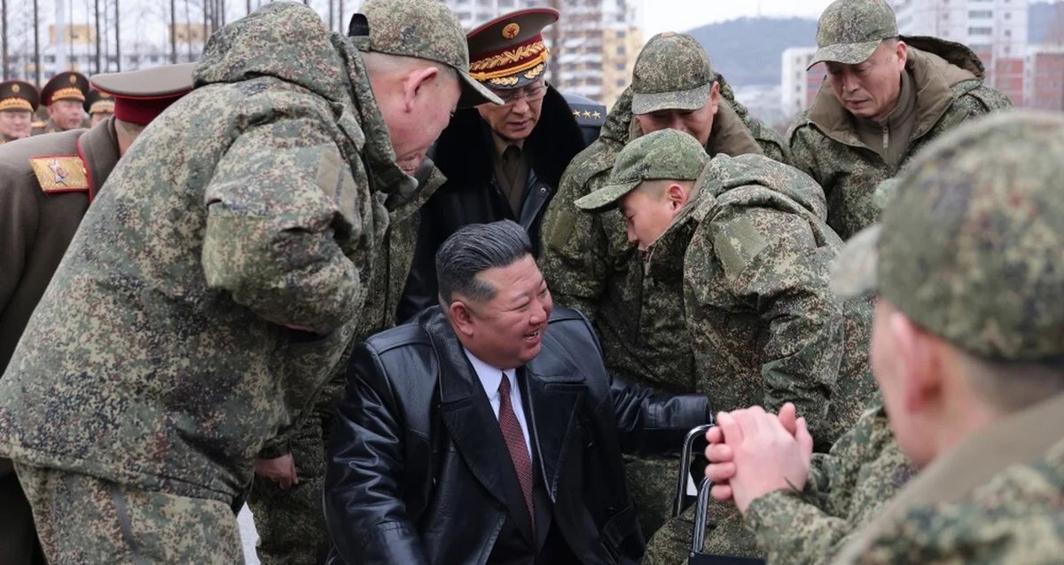 Kim Jong-un recebe militares vindos da Rússia e confirma nove baixas na guerra contra a Ucrânia - Imagem do artigo