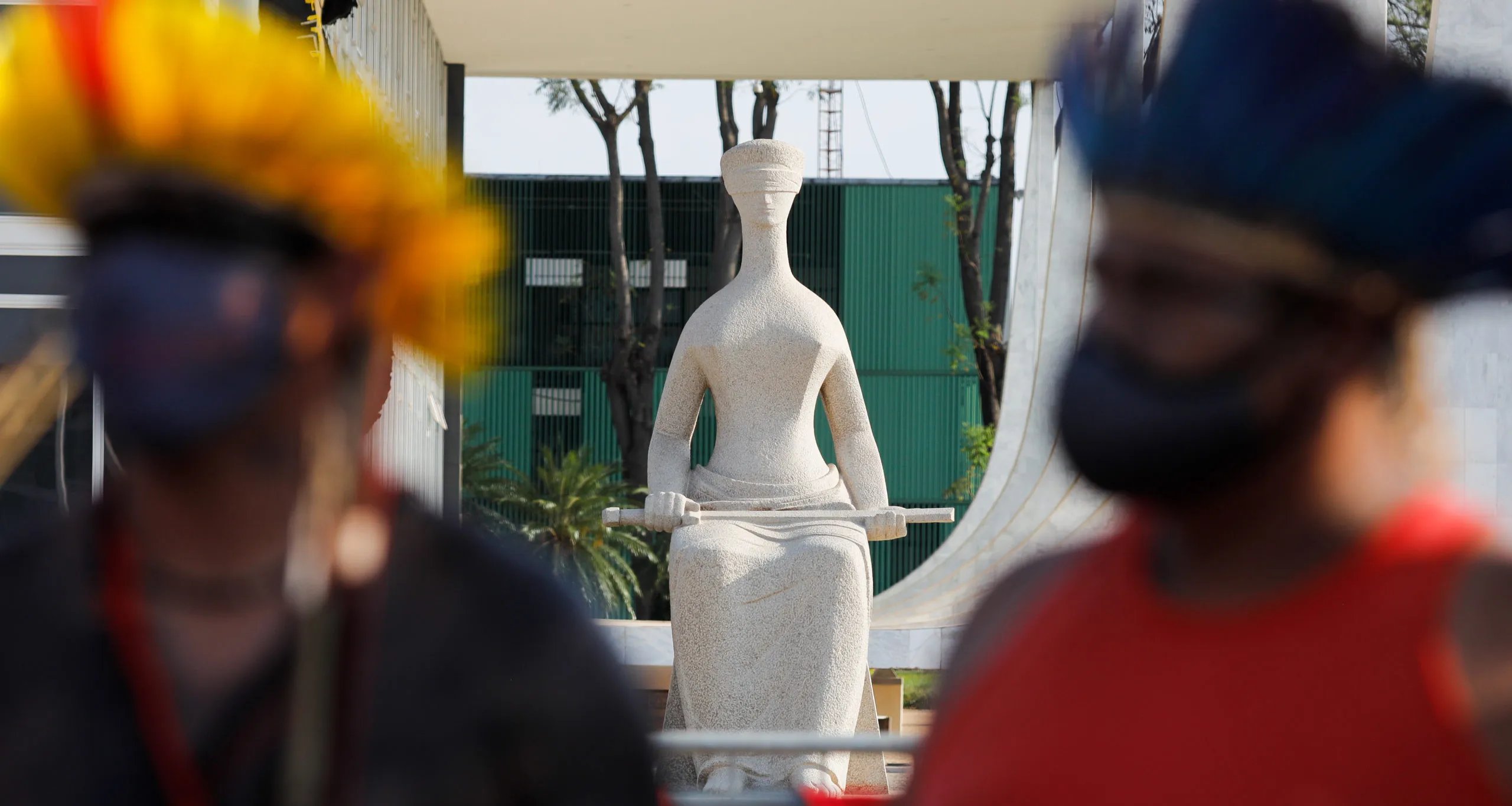 Zanin e Dino acompanham Gilmar Mendes e formam 3 a 0 no STF contra marco temporal - Imagem do artigo