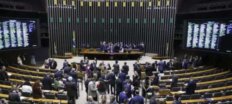 Câmara aprova criação do Comitê Gestor do IBS e aumenta imposto de SAFs para 8,5%