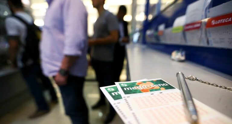 Mega-Sena 2952 pode pagar R$ 52 milhões nesta terça-feira (16/12)