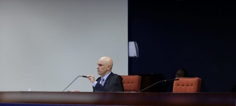 Moraes afirma que reduzir penas de golpistas significa condescender com ataques à democracia