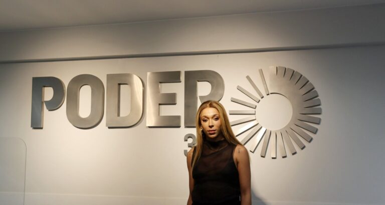 Erika Hilton visita sede do Poder360 e concede entrevista ao vivo