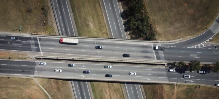 Pesquisa indica avanço na qualidade das rodovias em 2025, mas 62% permanecem com deficiências