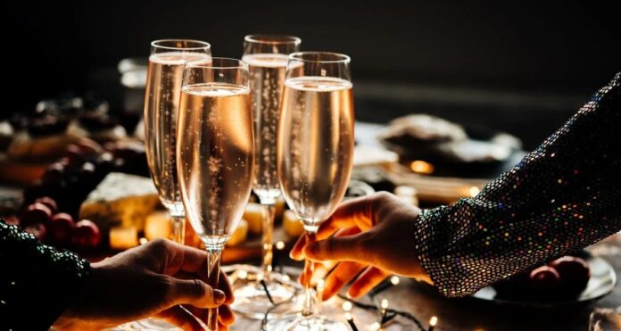 Imagem destacada - Astrólogos indicam o que os signos de fogo devem abandonar antes da chegada de 2026