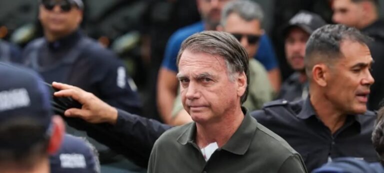 Defesa solicita a Alexandre de Moraes sessões diárias de fisioterapia para Jair Bolsonaro