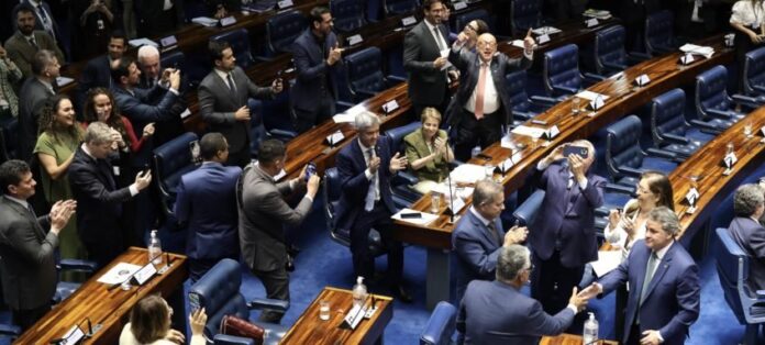 Imagem destacada - Senado aprova projeto que permite reduzir penas de condenados pelos atos de 8 de Janeiro