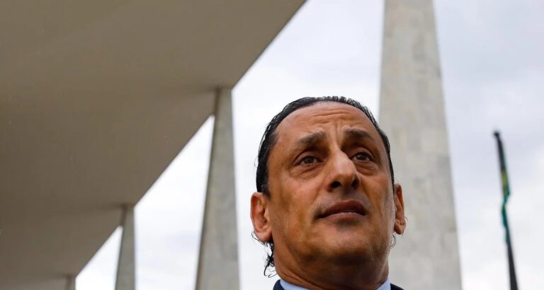 Juiz condena Frederick Wassef a 1 ano e 9 meses de prisão por injúria racial