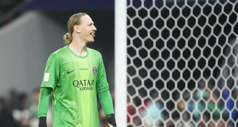 Técnico do Flamengo elogia Safonov após derrota nos pênaltis para o PSG