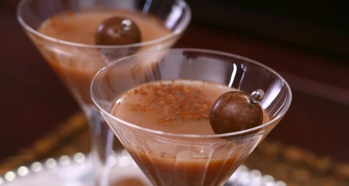 Imagem destacada - Receita de licor de chocolate com rum traz opção cremosa para o inverno