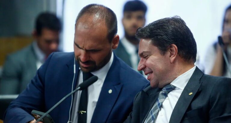 Eduardo Bolsonaro segue elegível após cassação; Ramagem perde direitos políticos