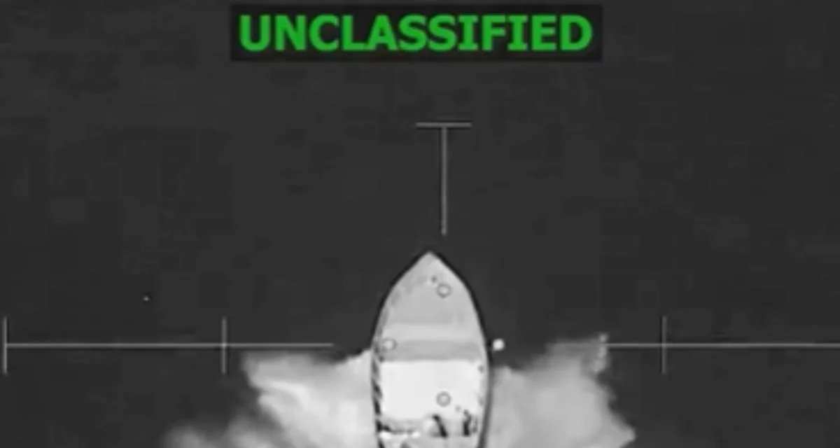 EUA bombardeiam duas embarcações no Pacífico e matam cinco suspeitos de narcoterrorismo - Imagem do artigo